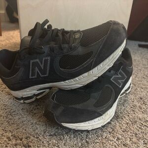 New Balance Men's Black and White Sneakers With Box